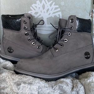 TIMBERLAND BOOTS *NIB* Dark Gray Women’s size 6